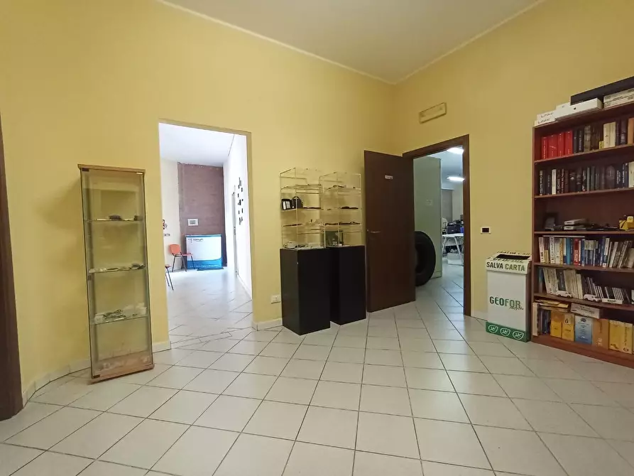 Immagine 6 di Locale commerciale in affitto  a Pisa