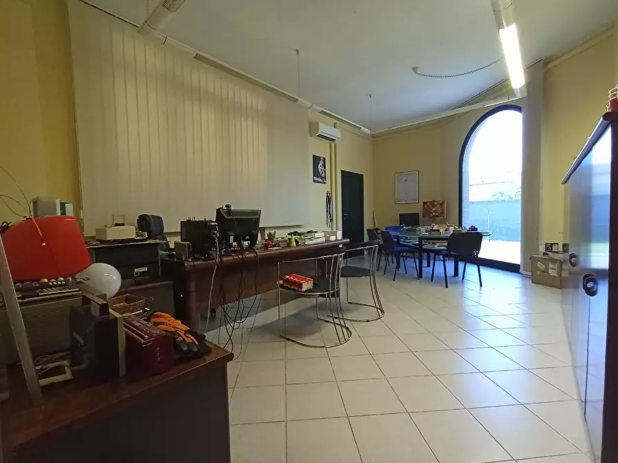 Immagine 7 di Locale commerciale in affitto  a Pisa