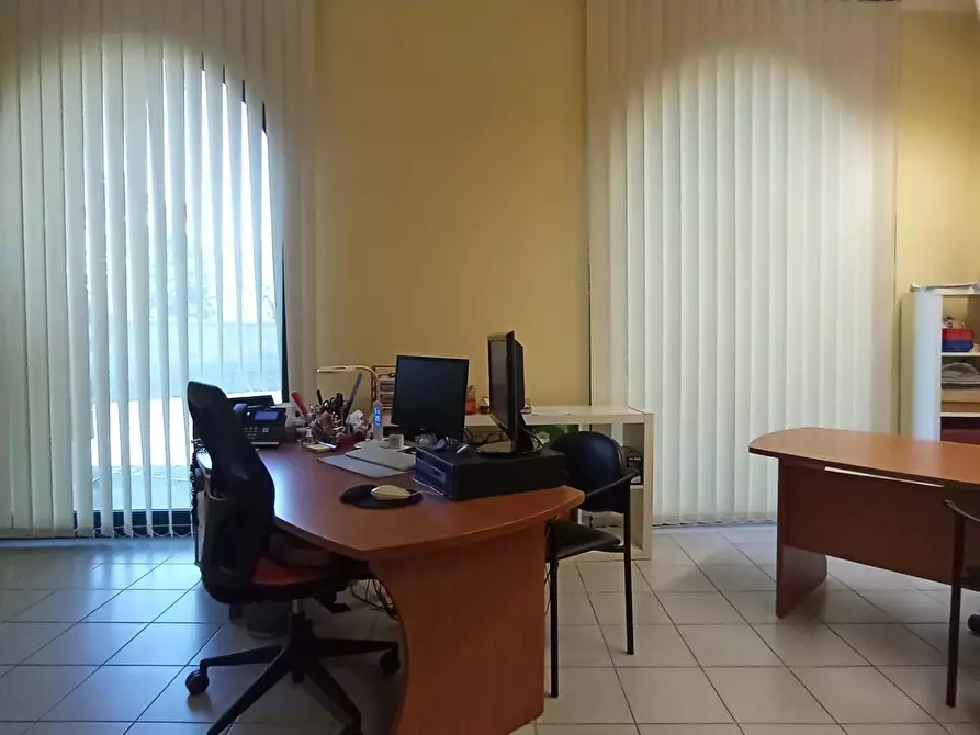 Immagine 13 di Locale commerciale in affitto  a Pisa