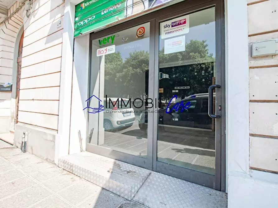 Immagine 14 di Locale commerciale in affitto  a Livorno