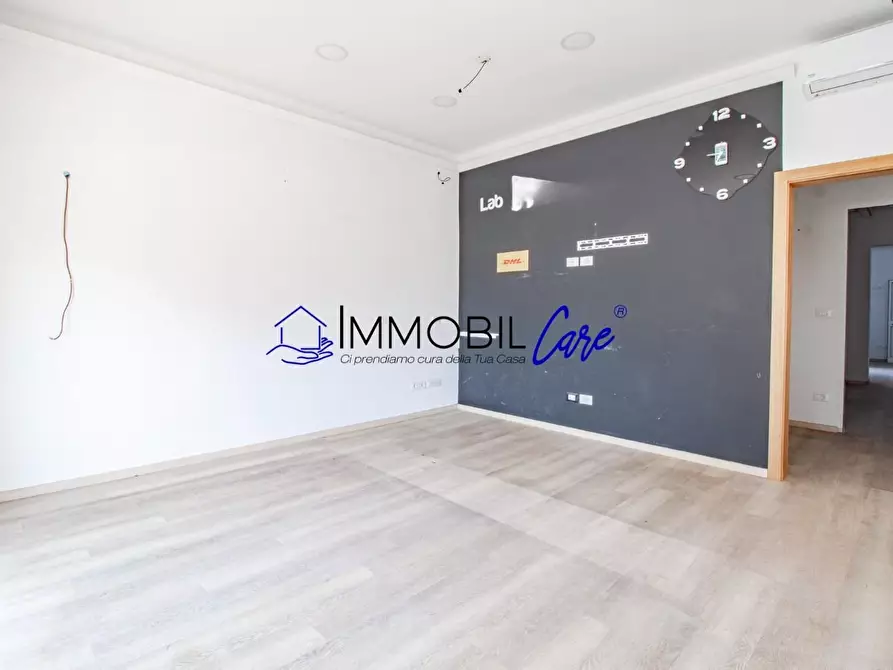 Immagine 2 di Locale commerciale in affitto  a Livorno