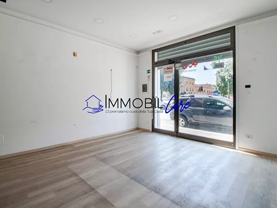 Immagine 4 di Locale commerciale in affitto  a Livorno