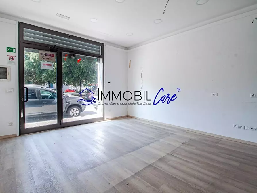 Immagine 3 di Locale commerciale in affitto  a Livorno