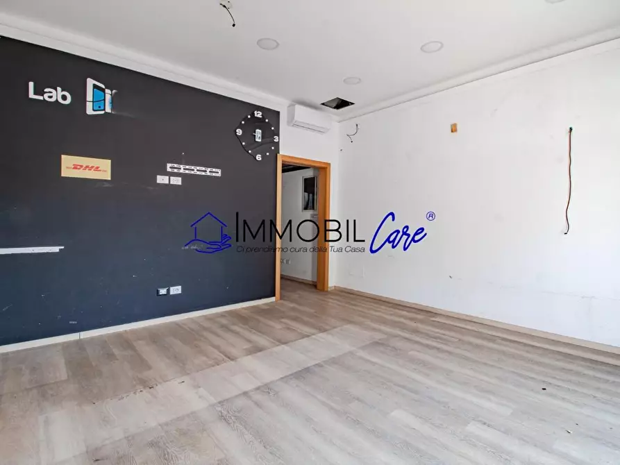 Immagine 5 di Locale commerciale in affitto  a Livorno