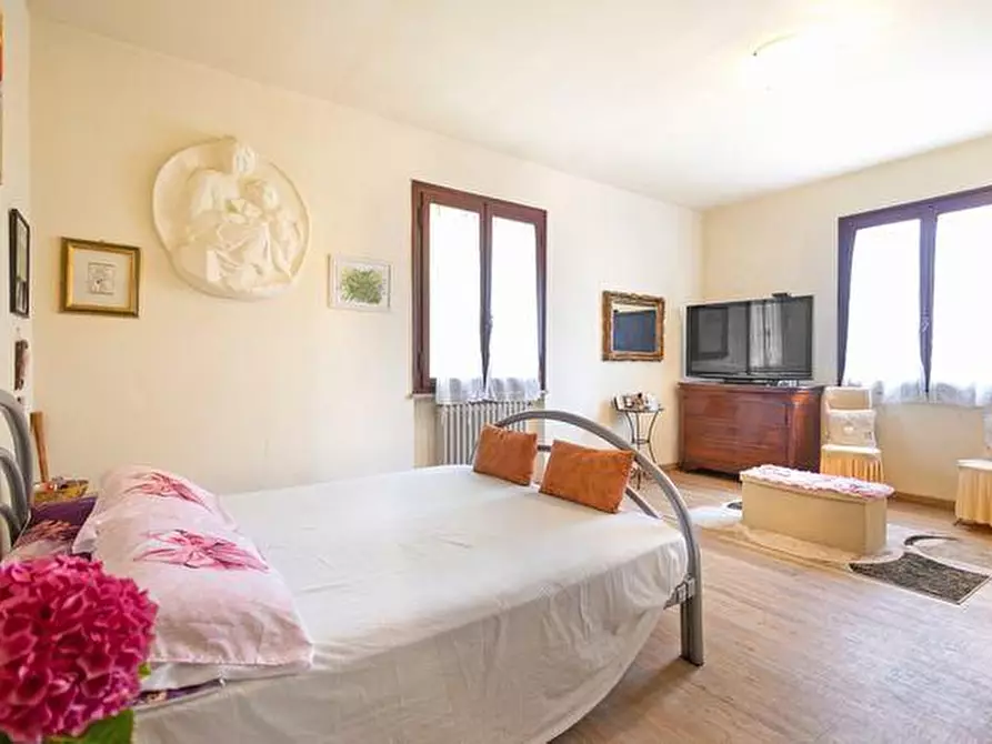 Immagine 29 di Appartamento in vendita  a Pisa