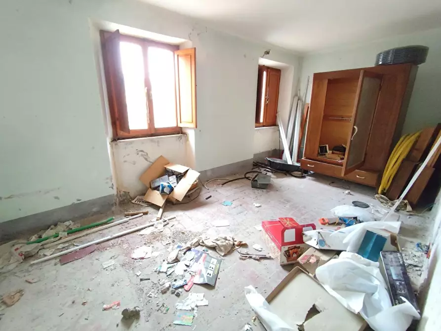 Immagine 1 di Appartamento in vendita  a Massa