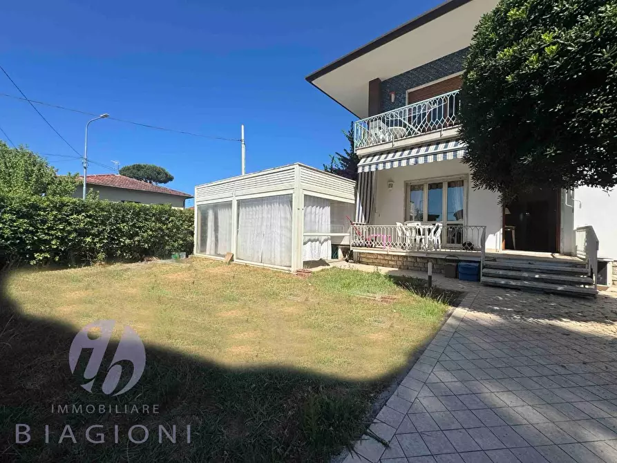 Immagine 2 di Appartamento in vendita  a Pietrasanta