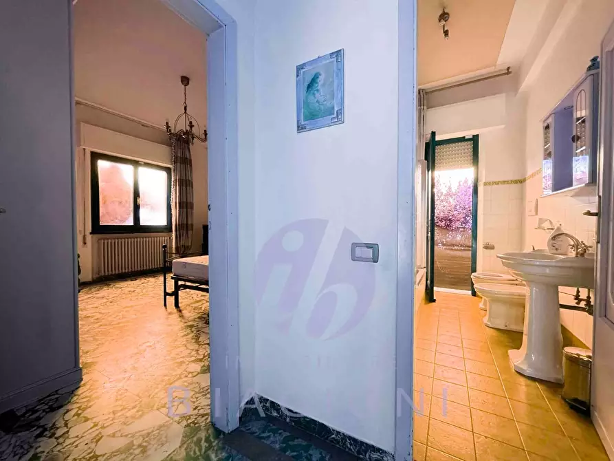 Immagine 15 di Appartamento in vendita  a Pietrasanta