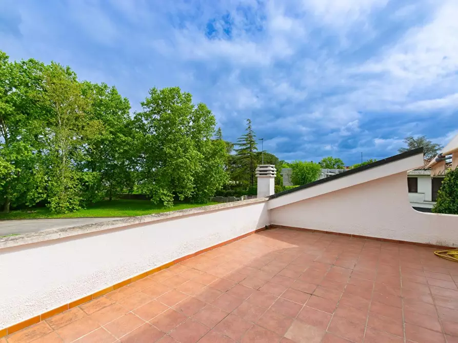 Immagine 37 di Villa in vendita  a Pontedera