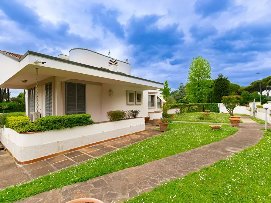 Immagine 4 di Villa in vendita  a Pontedera