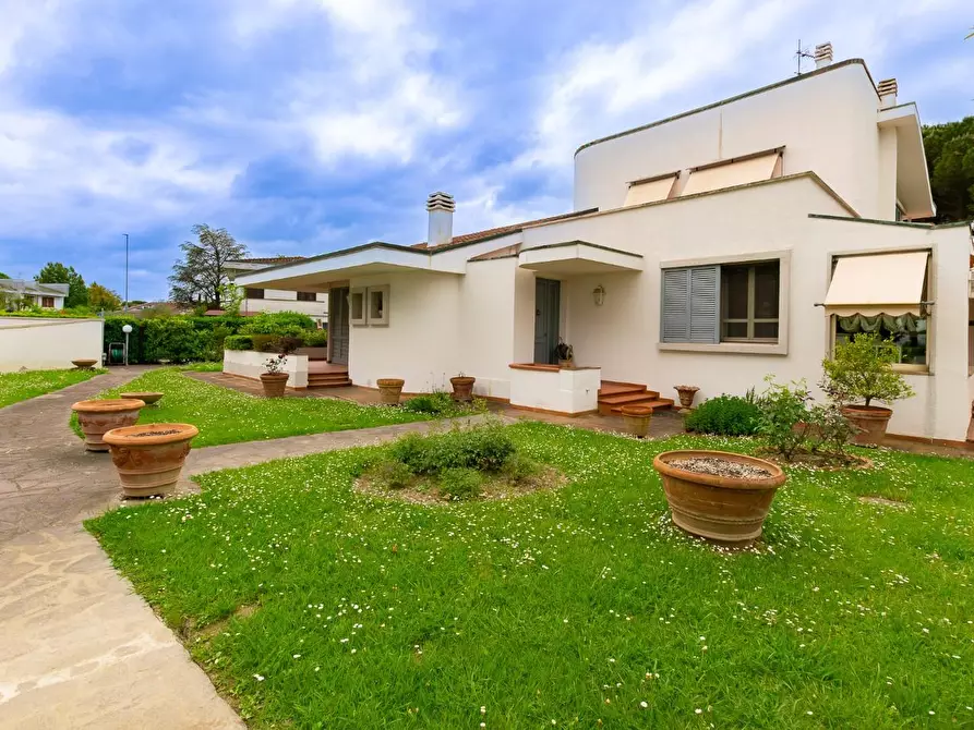 Immagine 1 di Villa in vendita  a Pontedera