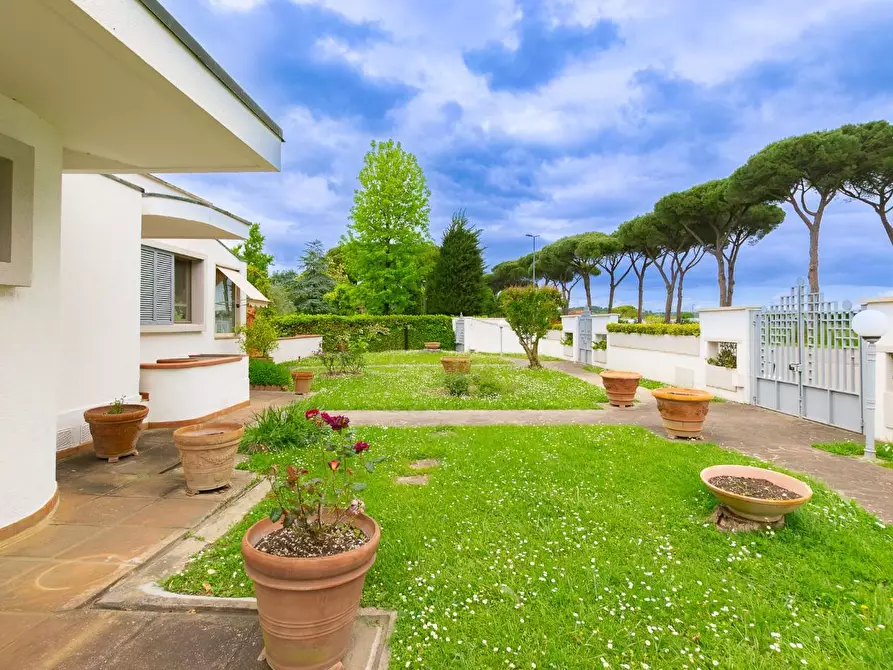 Immagine 7 di Villa in vendita  a Pontedera