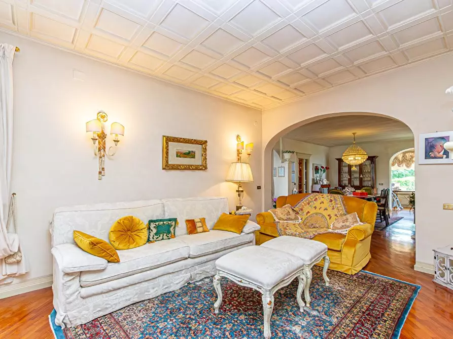 Immagine 11 di Villa in vendita  a Pontedera