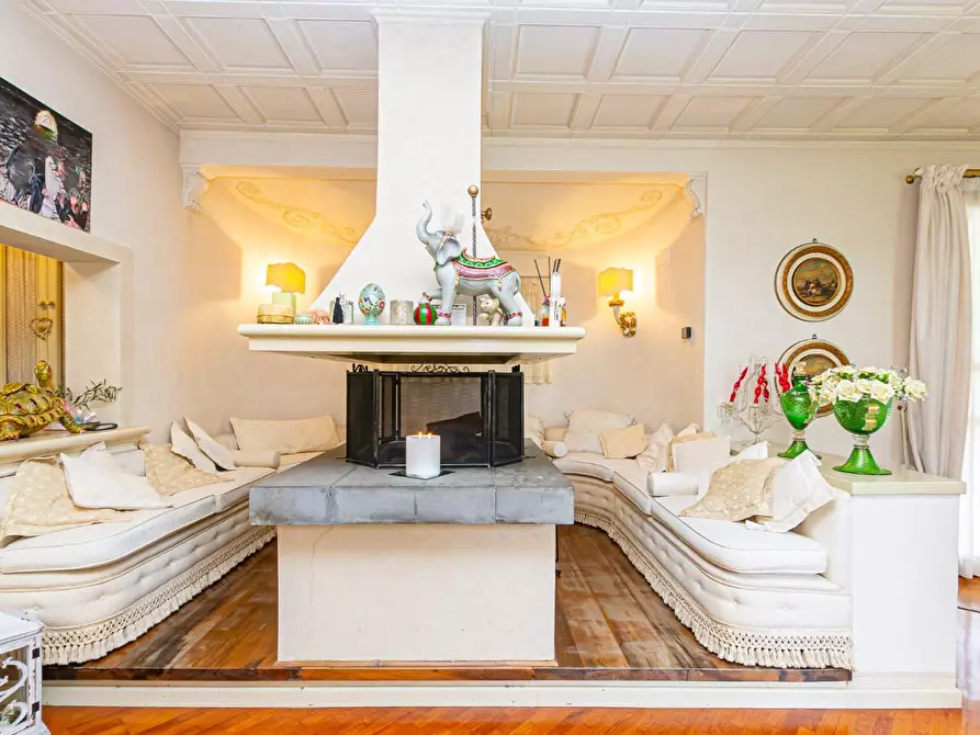 Immagine 10 di Villa in vendita  a Pontedera