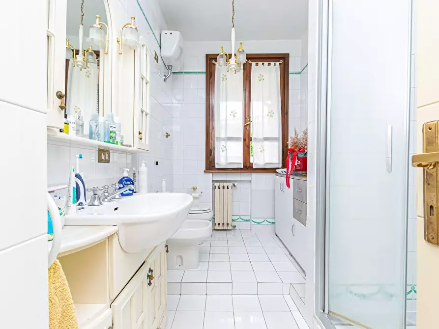 Immagine 23 di Villa in vendita  a Pontedera