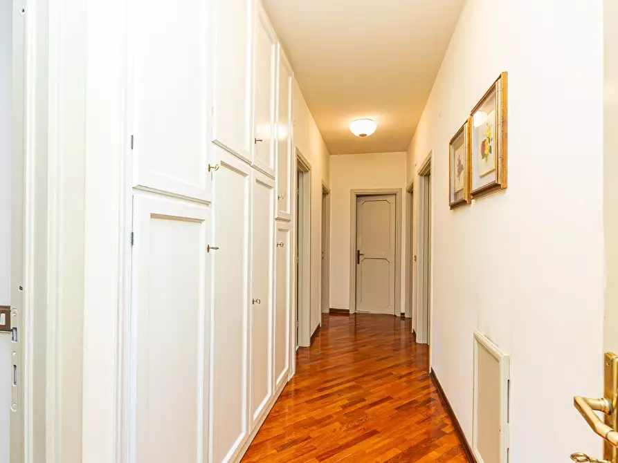 Immagine 18 di Villa in vendita  a Pontedera