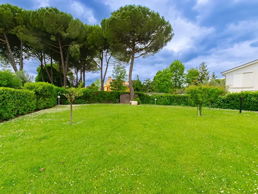 Immagine 6 di Villa in vendita  a Pontedera