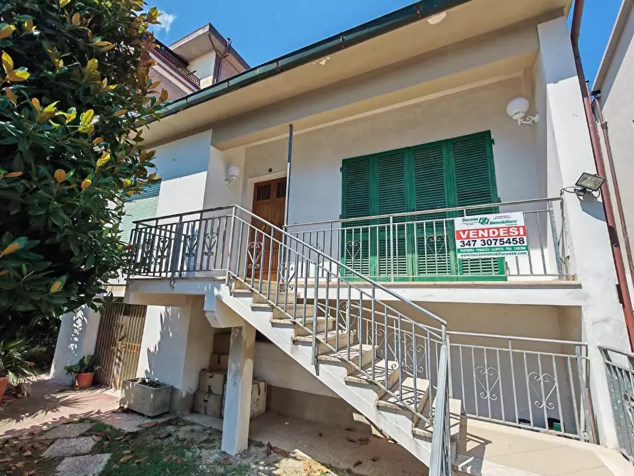 Immagine 1 di Villa in vendita  a Ponsacco