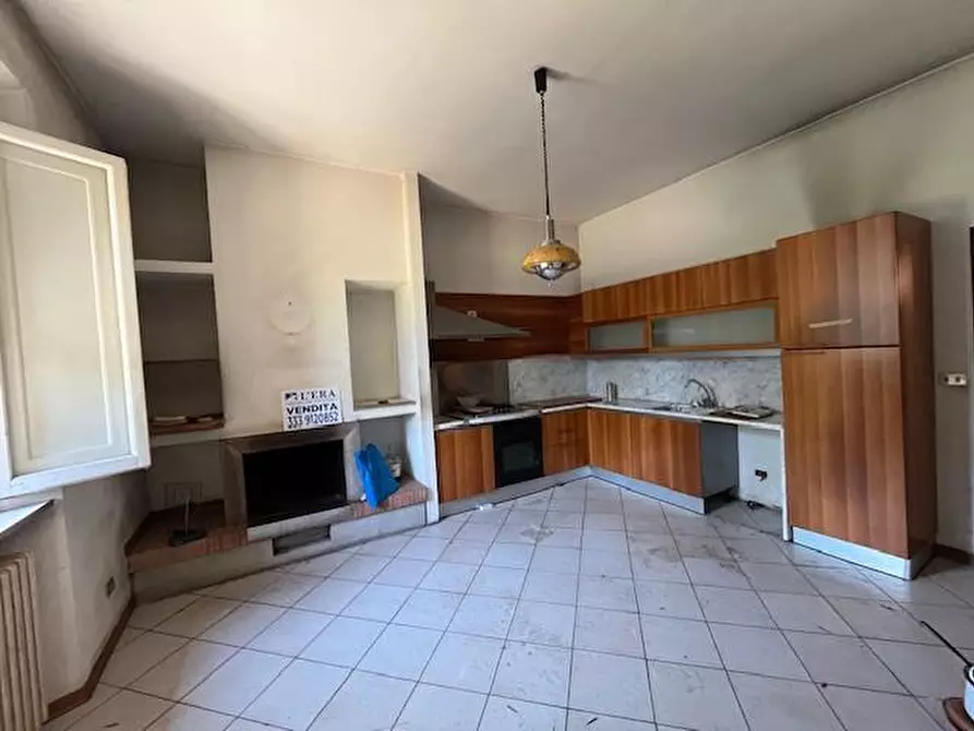 Immagine 9 di Villa in vendita  a Pontedera