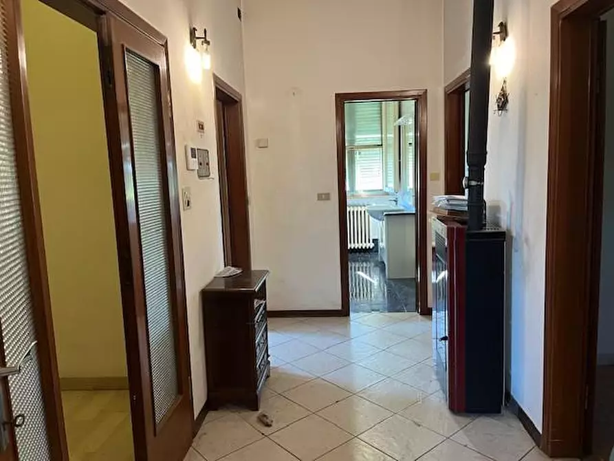 Immagine 8 di Villa in vendita  a Pontedera