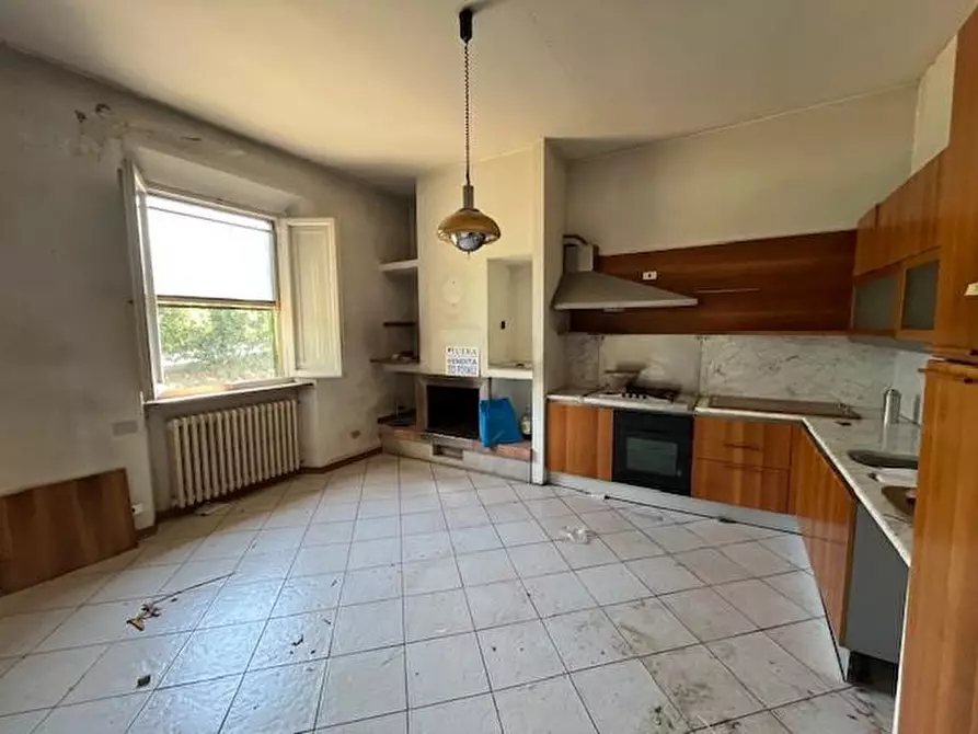 Immagine 10 di Villa in vendita  a Pontedera