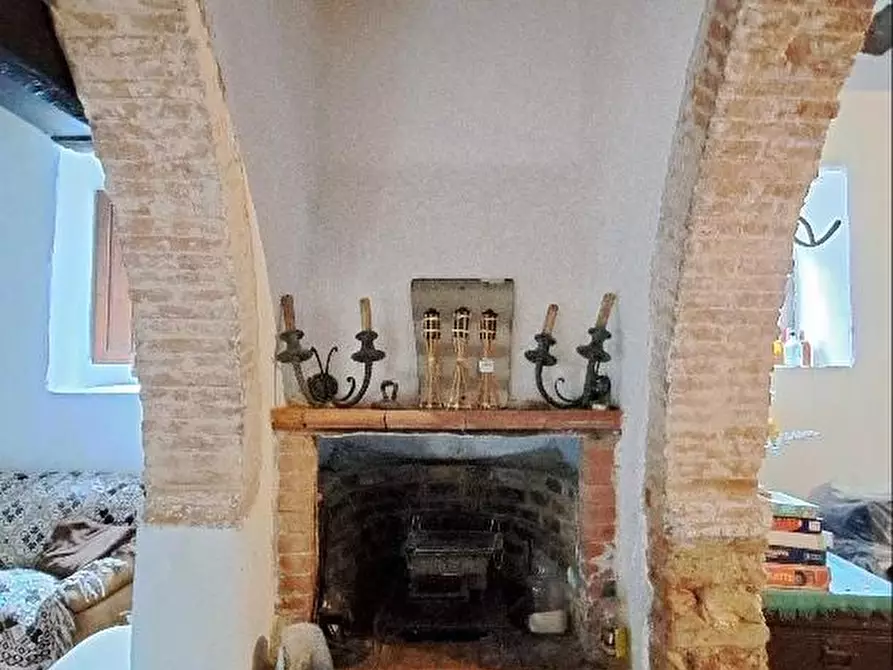 Immagine 41 di Casa colonica in vendita  a Calci