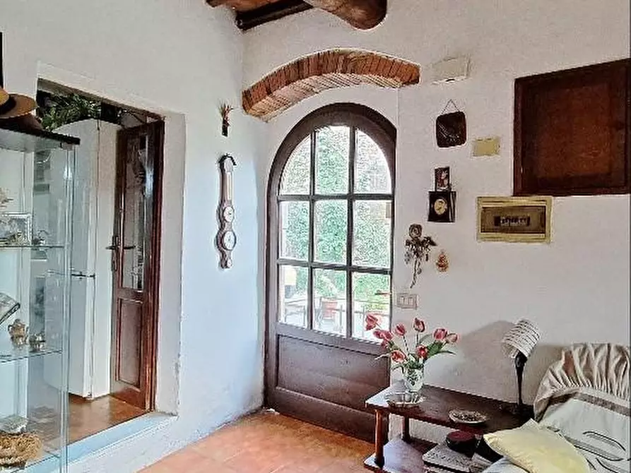 Immagine 12 di Casa colonica in vendita  a Calci
