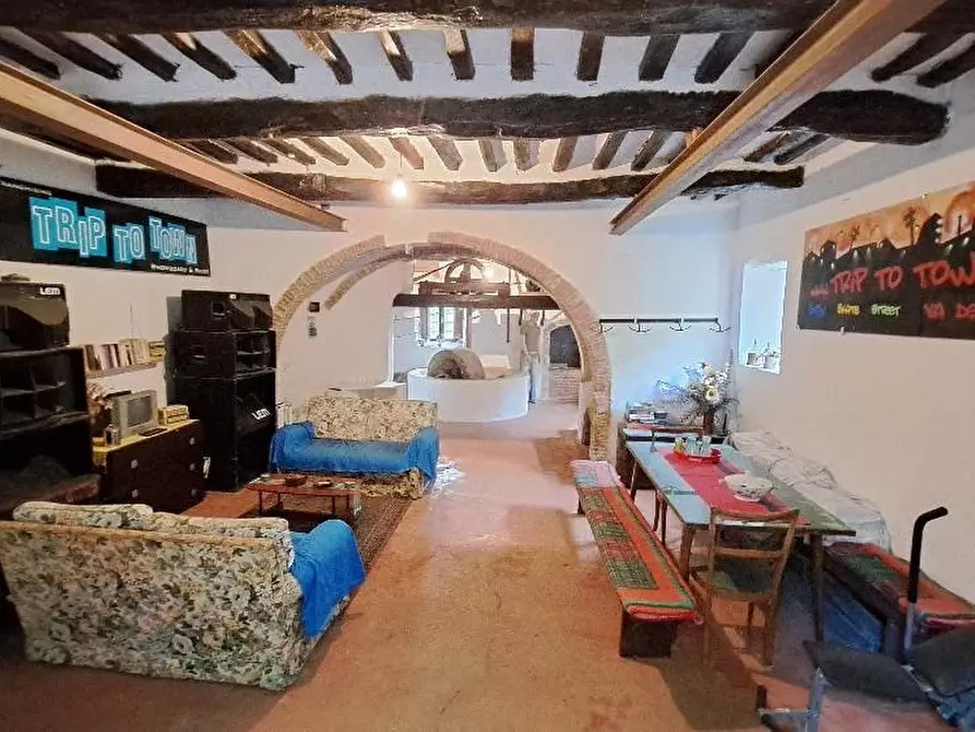 Immagine 35 di Casa colonica in vendita  a Calci