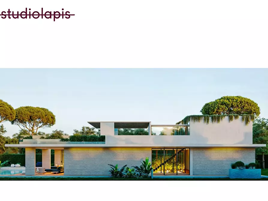 Immagine 2 di Villa in vendita  a Forte Dei Marmi