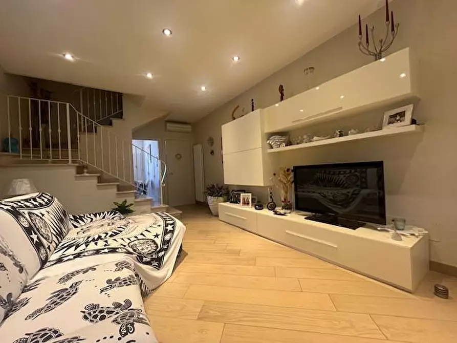 Immagine 35 di Casa bifamiliare in vendita  a Camaiore