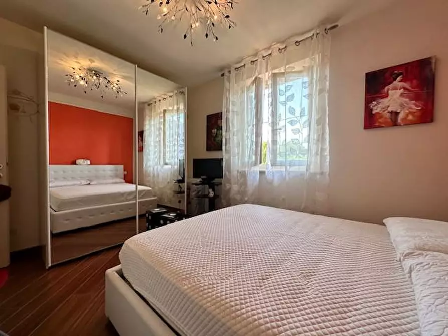 Immagine 30 di Casa bifamiliare in vendita  a Camaiore