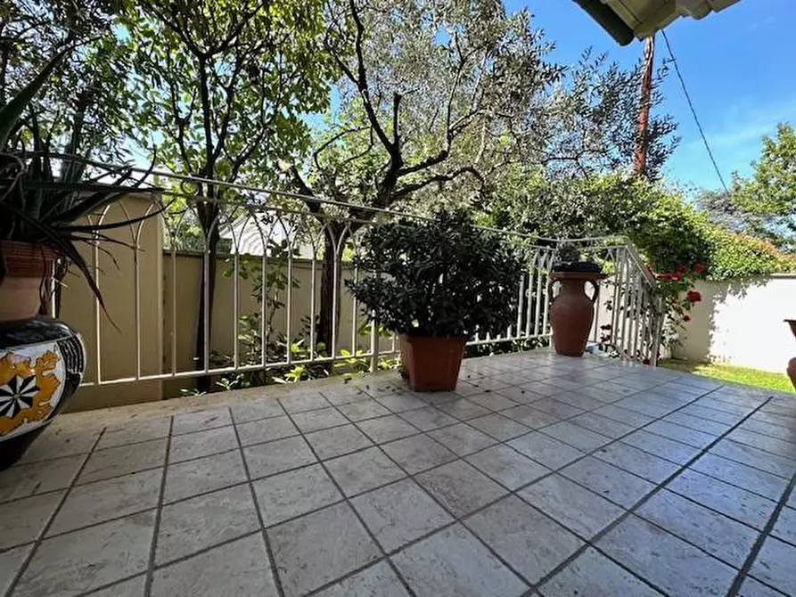 Immagine 31 di Casa bifamiliare in vendita  a Camaiore