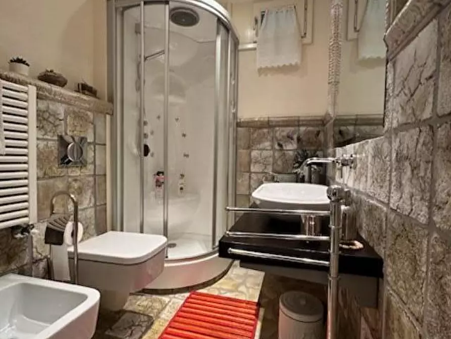 Immagine 12 di Casa bifamiliare in vendita  a Camaiore