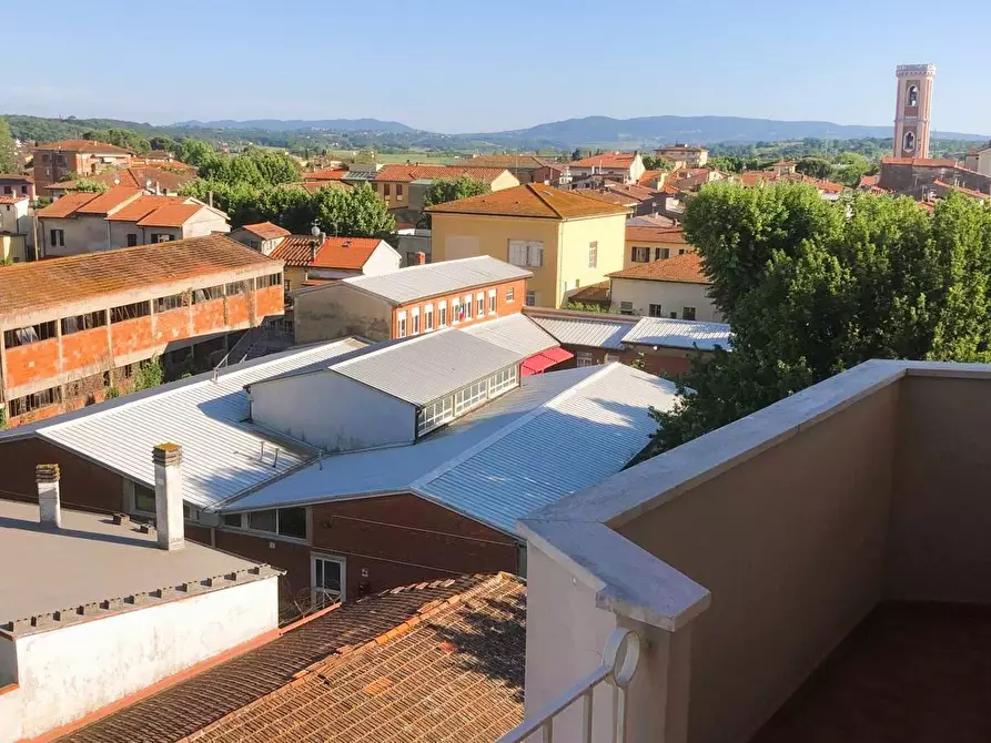 Immagine 15 di Mansarda in vendita  a Ponsacco