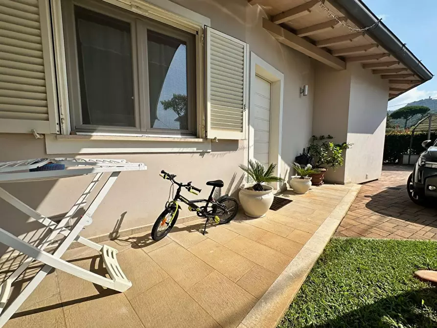 Immagine 25 di Villa in vendita  a Camaiore