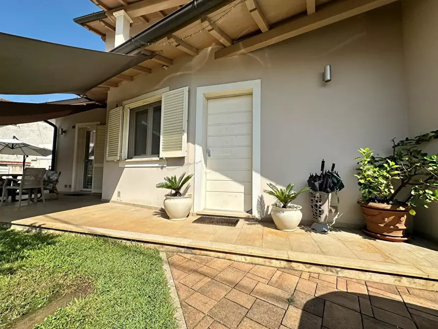 Immagine 28 di Villa in vendita  a Camaiore