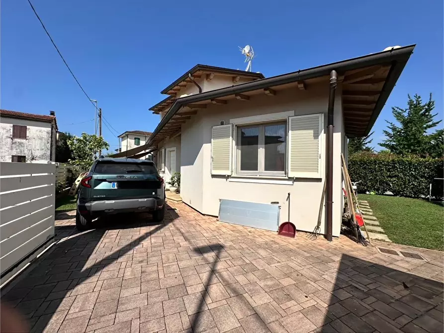 Immagine 32 di Villa in vendita  a Camaiore