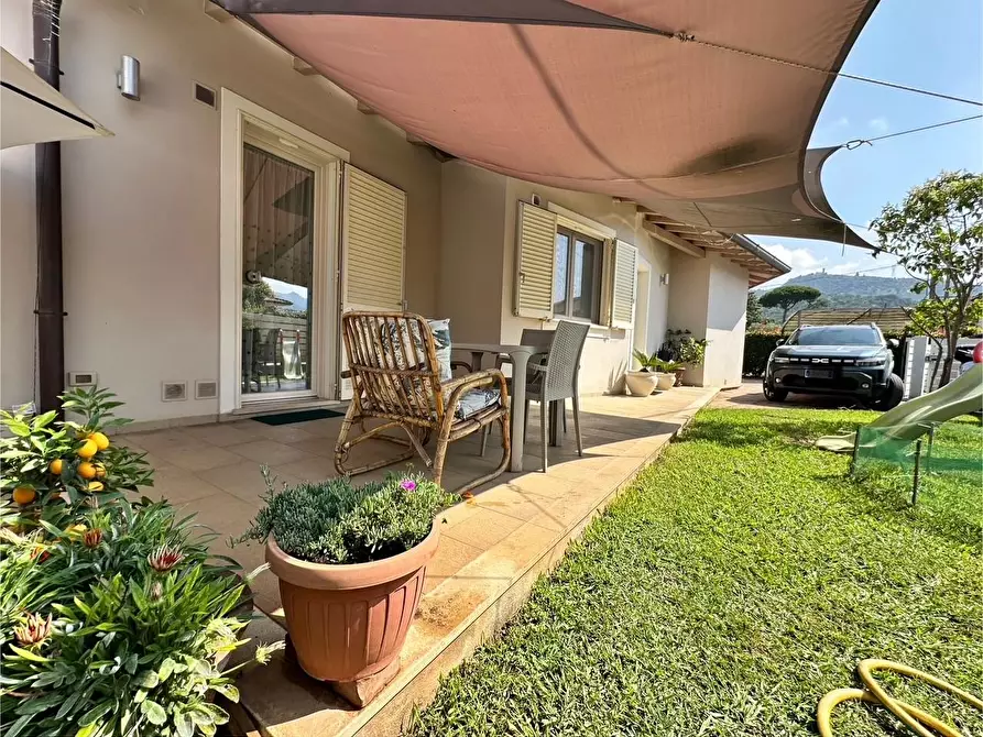 Immagine 27 di Villa in vendita  a Camaiore