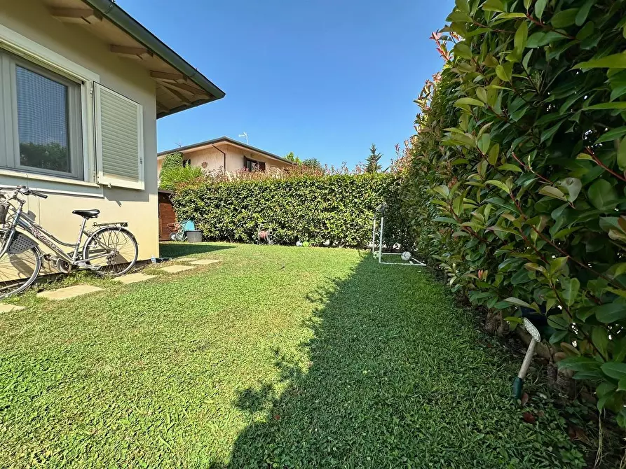 Immagine 30 di Villa in vendita  a Camaiore