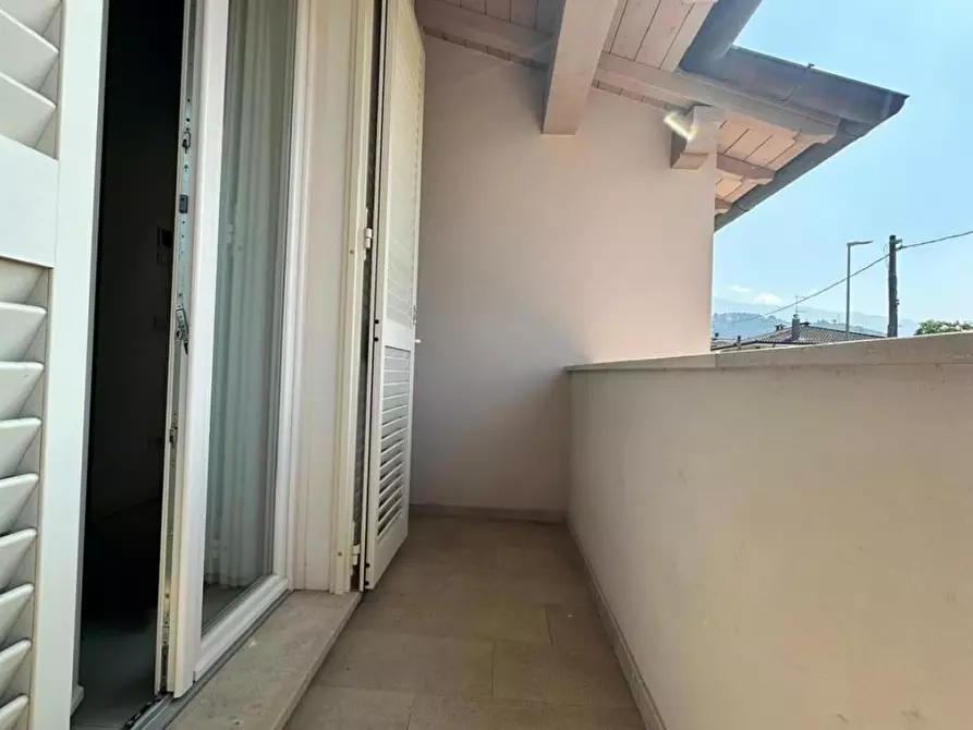 Immagine 21 di Villa in vendita  a Camaiore