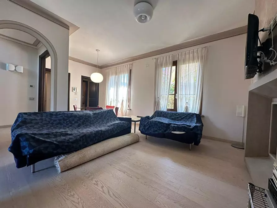 Immagine 5 di Villa in vendita  a Pietrasanta