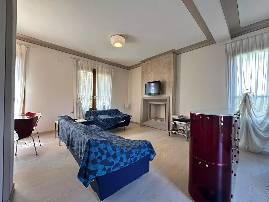 Immagine 7 di Villa in vendita  a Pietrasanta