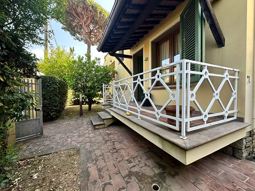Immagine 31 di Villa in vendita  a Pietrasanta
