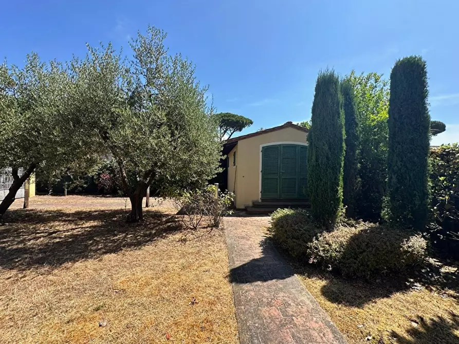 Immagine 26 di Villa in vendita  a Pietrasanta