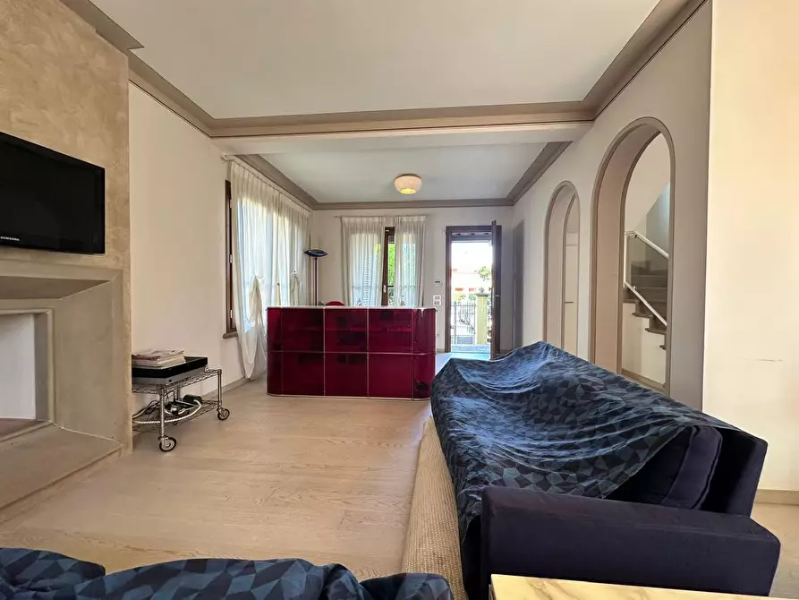 Immagine 8 di Villa in vendita  a Pietrasanta