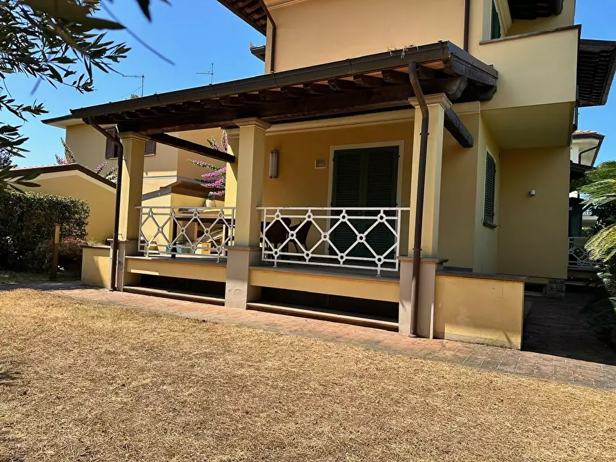 Immagine 22 di Villa in vendita  a Pietrasanta
