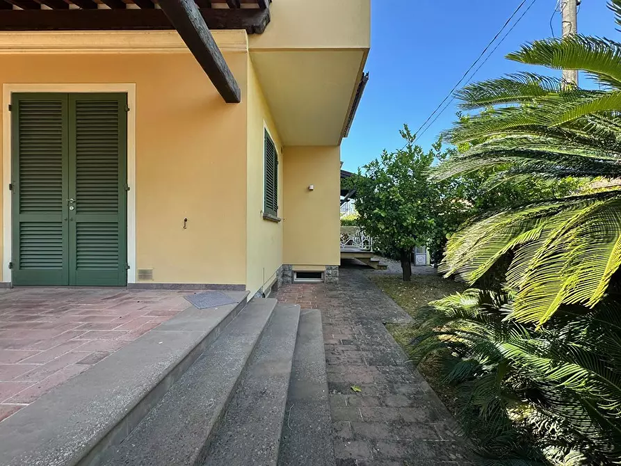 Immagine 27 di Villa in vendita  a Pietrasanta