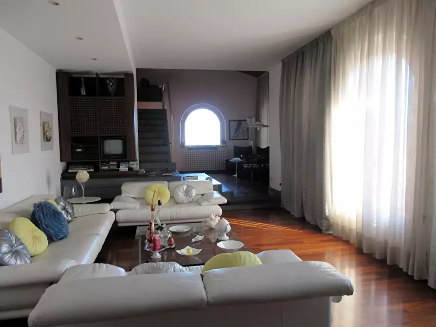 Immagine 4 di Villa in vendita  a Cerreto Guidi