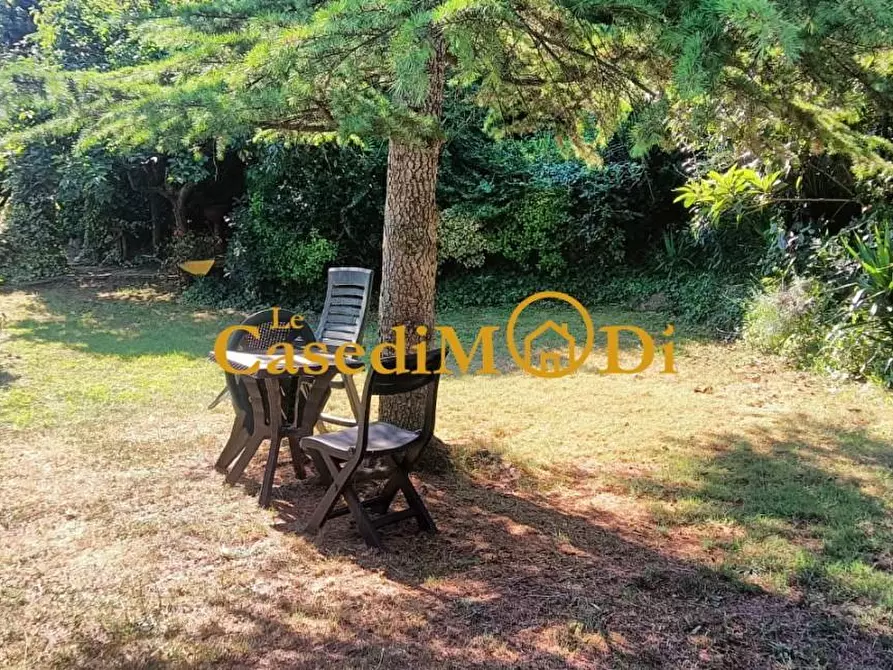 Immagine 1 di Terreno agricolo in vendita  a Livorno