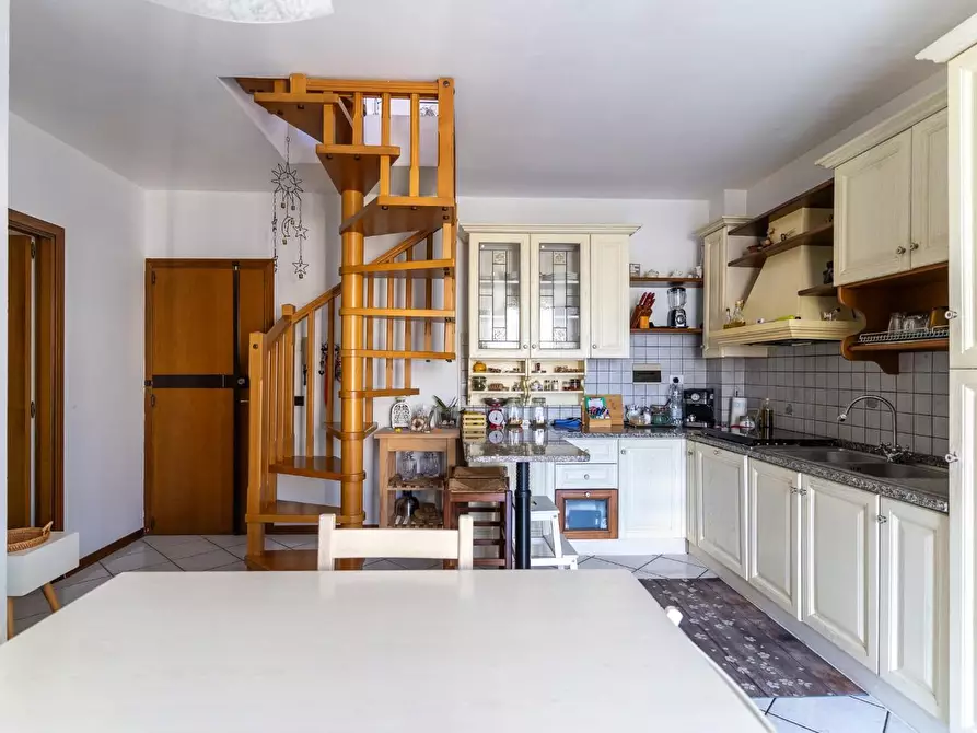 Immagine 2 di Appartamento in vendita  a Empoli